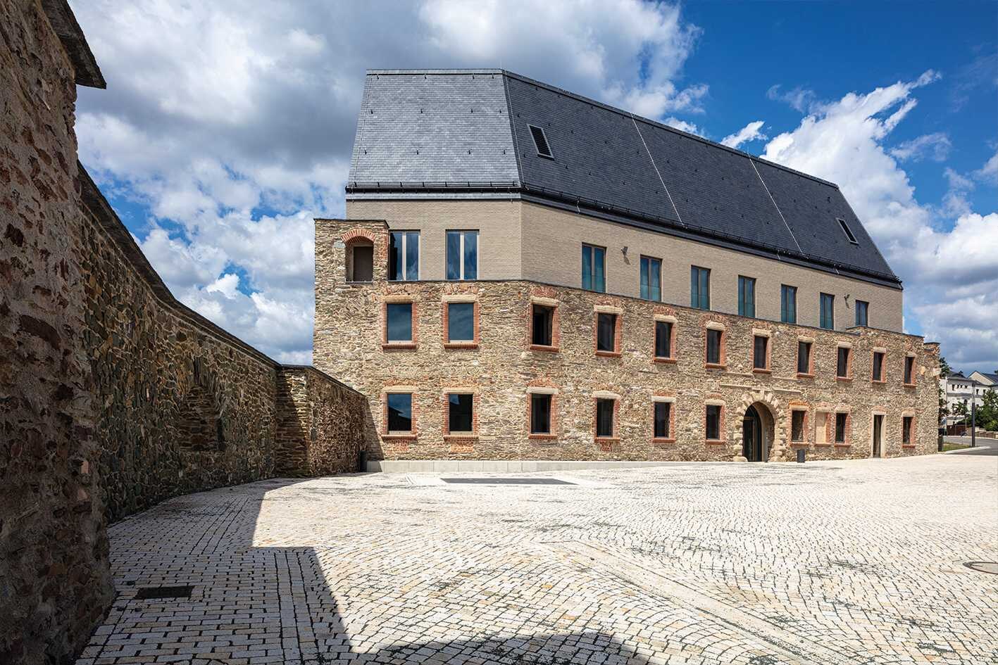 Bibliothek und Audimax in der Schlossruine